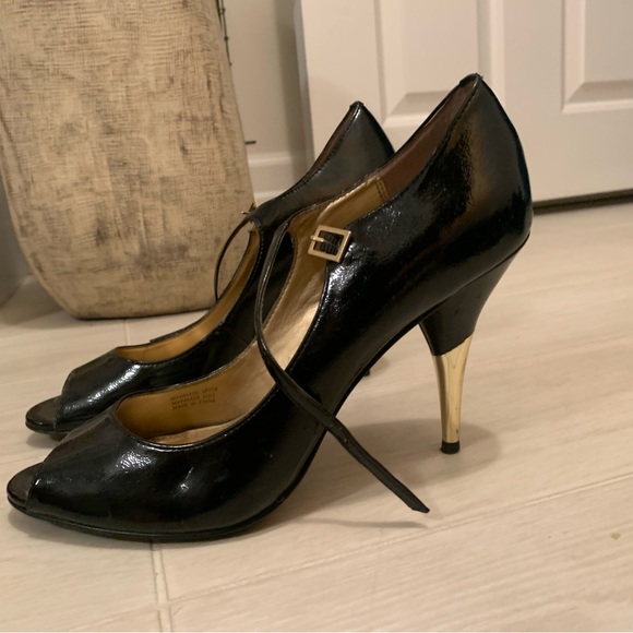 Elie Tahari Gold and Black Stiletto Pumps - Size 8.5 - Picture 2 of 4